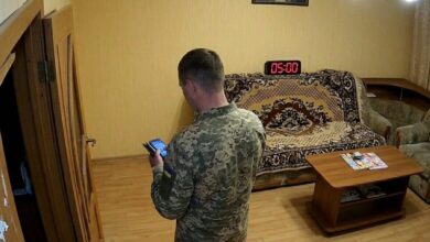 У Дніпрі чоловік у військові формі пограбував квартиру і потрапив на камери відеоспостереження (Відео)