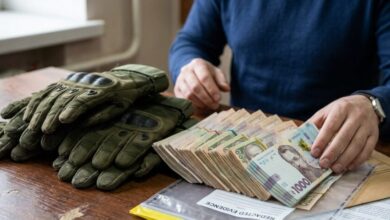 Колишній посадовець Міноборони замовив військовим ЗСУ неякісних тактичних рукавиць на понад 231 млн грн