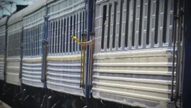 Через удари РФ по залізниці та затяжні повітряні тривоги на Дніпропетровщині й в усій Україні затримуються поїзди