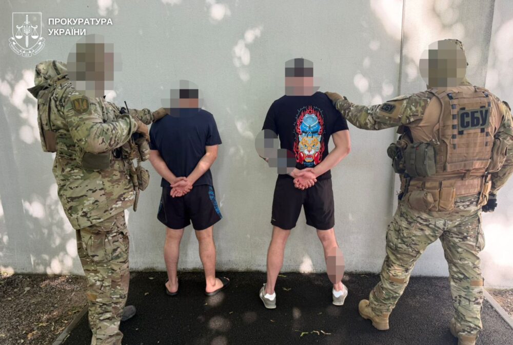 У Дніпрі банда "вибивала" з 20-річного хлопця неіснуючий борг металевою скакалкою: вдарили щонайменше 45 разів (Фото)