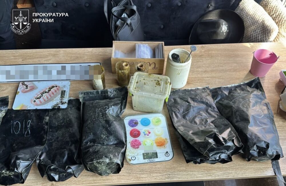 У Дніпрі банда "вибивала" з 20-річного хлопця неіснуючий борг металевою скакалкою: вдарили щонайменше 45 разів (Фото)