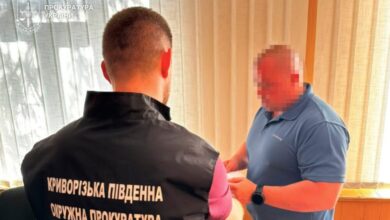 На Дніпропетровщині директор держпідприємства при колонії "нароздавав" премій на 1 млн грн і може сісти за ґрати (Фото)