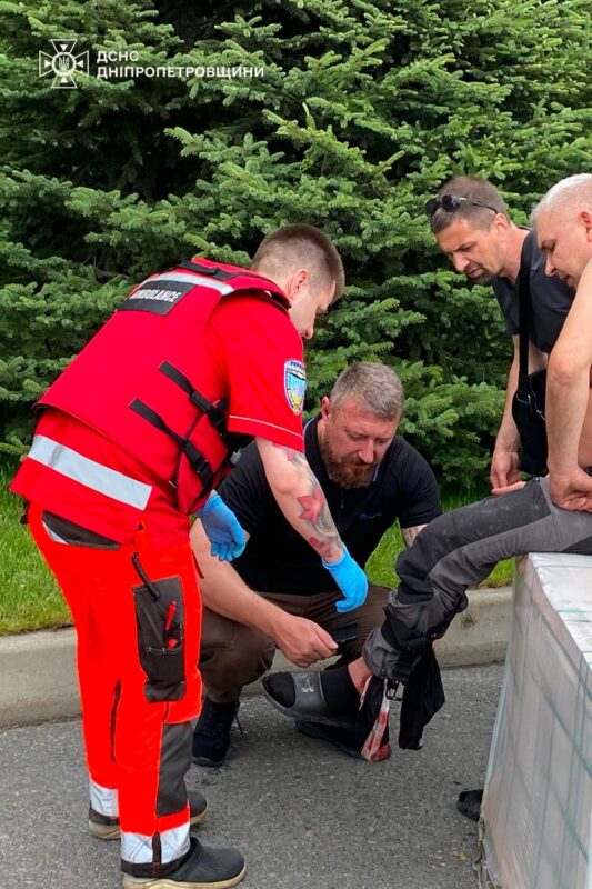 Загинув чоловік: наслідки двох ранкових атак росіян по Дніпру (Фото)