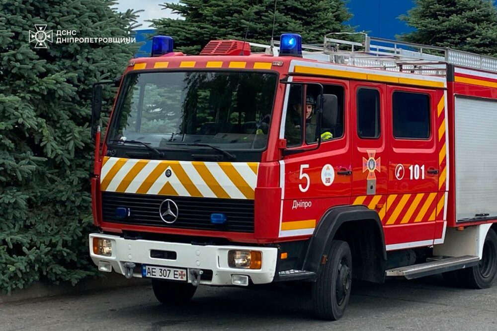 Загинув чоловік: наслідки двох ранкових атак росіян по Дніпру (Фото)