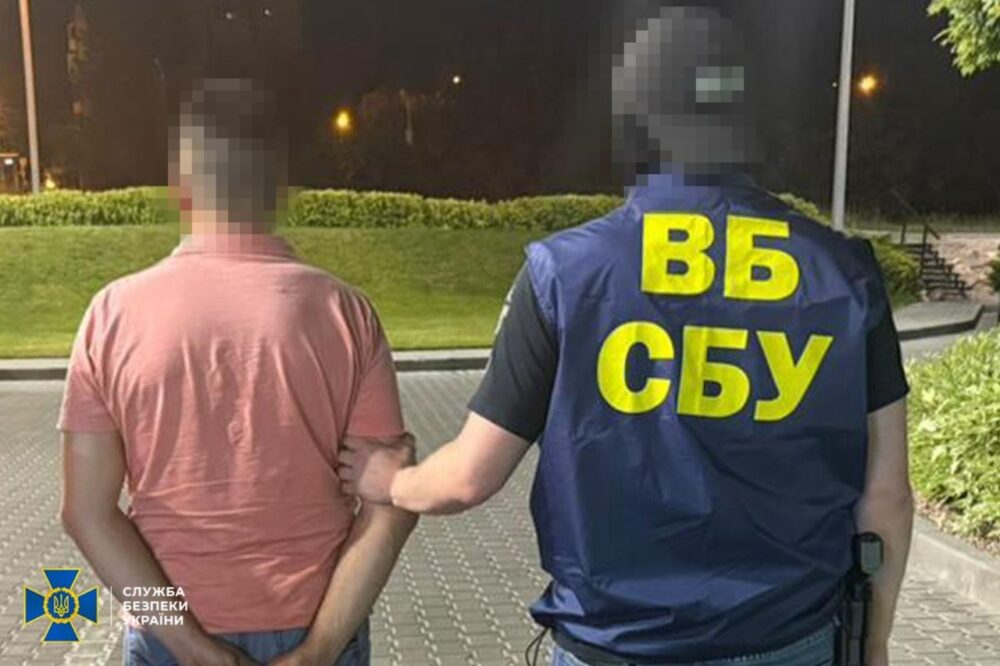 На Дніпропетровщині працівник держпідприємства нагмався дати хабаря підполковнику СБУ, аби не потрапити за ґрати (Фото)