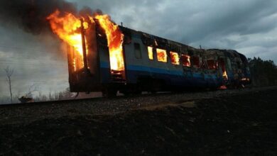 На Дніпропетровщині дівчина закрила незнайому дитину під час російського обстрілу поїзда: мати шукає рятівницю (Фото)
