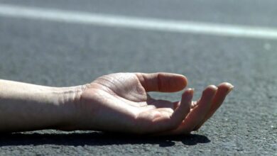 У Дніпрі посеред тротуару лежить тіло чоловіка (Фото)