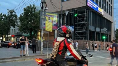 У Дніпрі чихуахуа катався на байку разом із господарем (Відео)