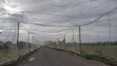 У прифронтовому місті Дніпропетровщини антидронова сітка врятувала вантажівку від прямого влучання FPV (Відео)