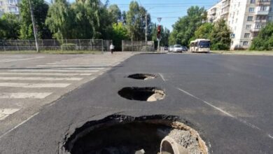 У Дніпрі перехрестя "прикрасили" три нових провалля (Фото)