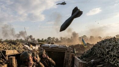 В окоп до військових ЗСУ прилетів російський КАБ: який вигляд має місце влучання (Відео)
