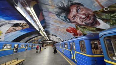У метро Києва пасажири хором співали гімн України (Відео)