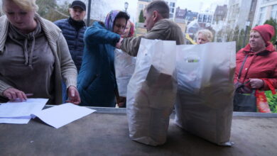 На Дніпропетровщині мешканцям прифронтового селища нібито погрожують невидачею гуманітарної допомоги, якщо ті погодяться на евакуацію (Фото)