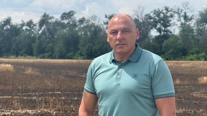 На Дніпропетровщині аграрії збирають врожаї пшениці під російськими обстрілами: від атак згоріло понад 30 га (Фото)