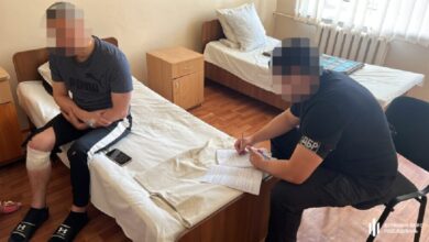 На Дніпропетровщині поліцейський із Донеччини сів за кермо п'яний і влаштував ДТП із мікроавтобусом (Фото)