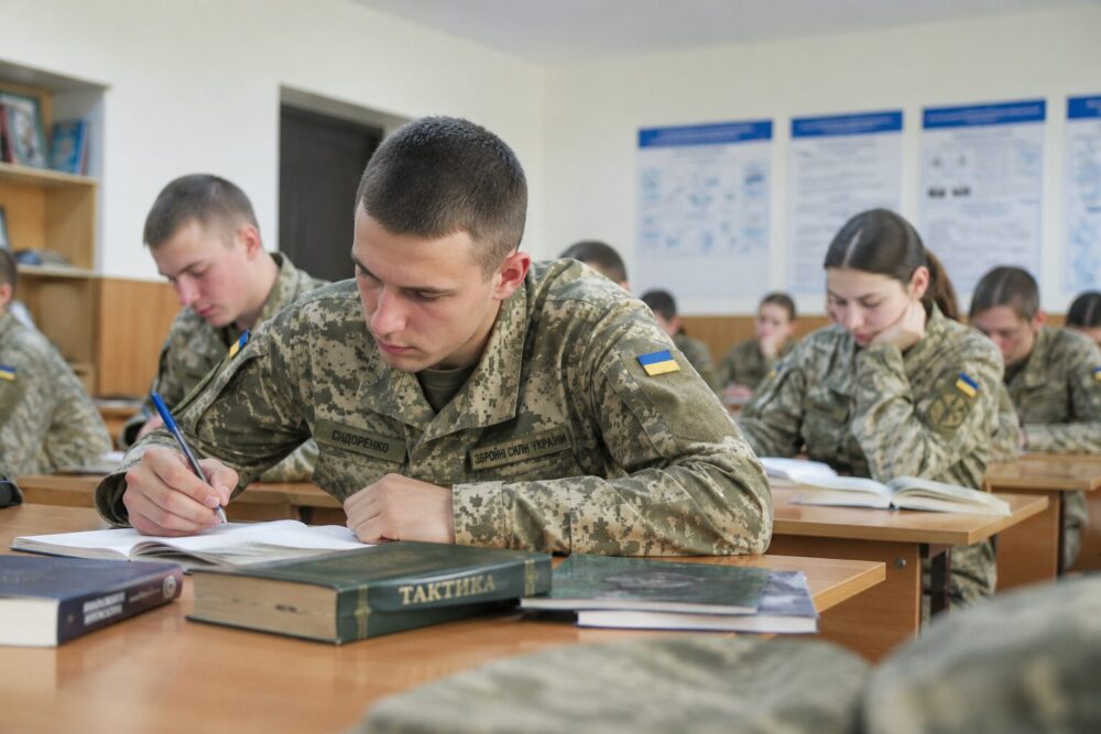 Все про вступну кампанію 2026: 10 найпопулярніших запитань абітурієнтів до МОН