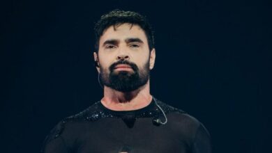 Співак Віталій Козловський перед концертом завітав у кав'ярню Дніпра, яка двічі переживала російські обстріли (Відео)