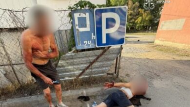 У Києві 19-річний хлопець за один вечір напав із ножем на 3 чоловіків: один із постраждалих у комі (Фото)