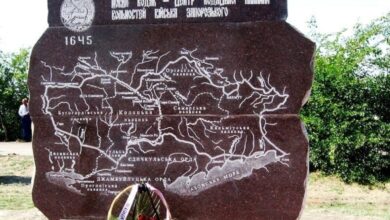Де у Дніпрі стоїть гранітний "паспорт" козацького минулого міста і про що він розповідає (Фото)