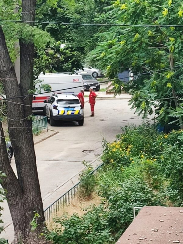 У Дніпрі чоловік упав з висоти і розбився на смерть (Фото)