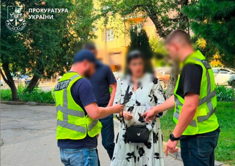 На Прикарпатті сурогатне материнство виявилося торгівлею людьми: жінка намагалася продати новонародженого сина за $20 000 (Фото)