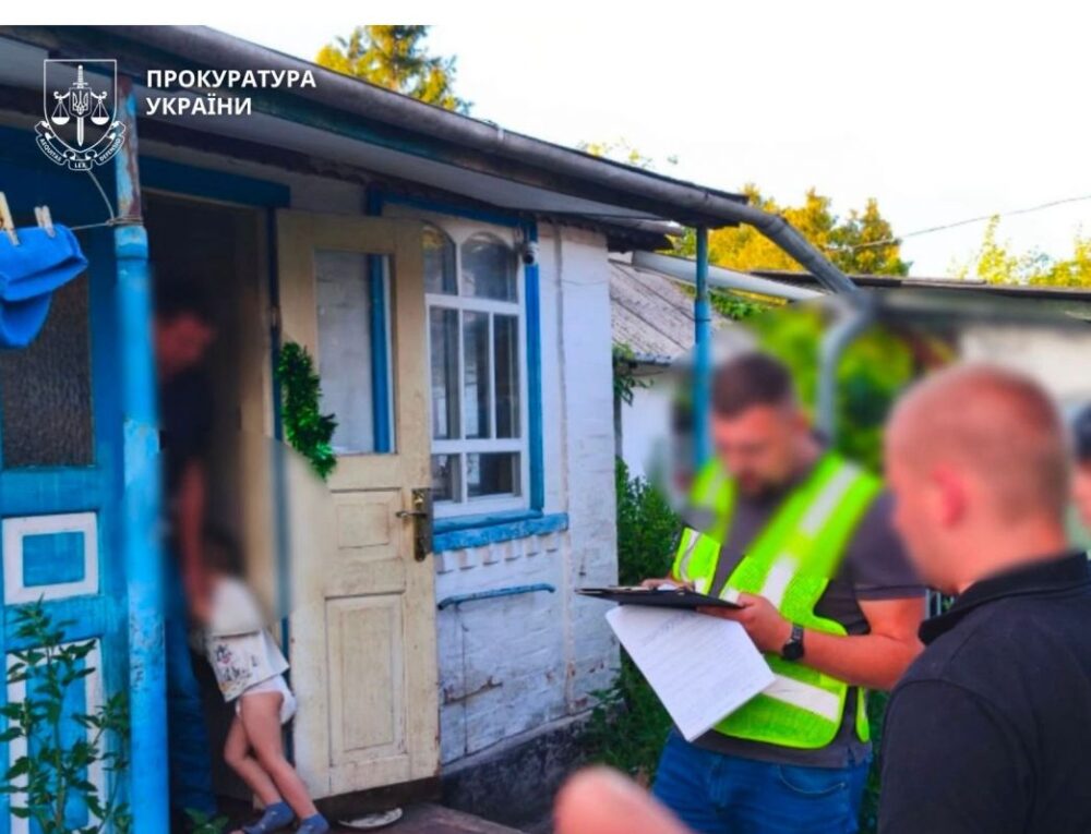 На Прикарпатті сурогатне материнство виявилося торгівлею людьми: жінка намагалася продати новонародженого сина за $20 000 (Фото)