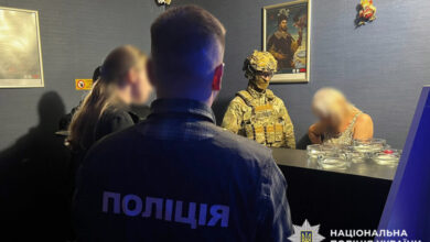 На Хмельниччині 63-річна пенсіонерка організувала казино у житловому будинку і "підзаробила" до пенсії 400 тис. грн (Відео та Фото)