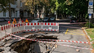 У Дніпрі утворилося провалля на черговому "безбар'єрному" маршруті (Відео)