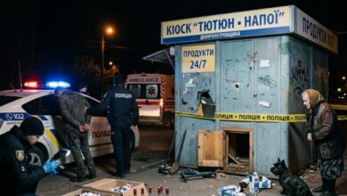 На Дніпропетровщині чоловіки обікрали кіоск через отвір для собак: винесли цигарки й горілку