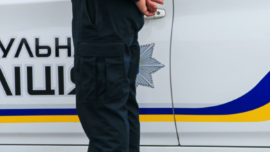 У Дніпрі патрульні врятували із зачиненої квартири літнього чоловіка, який упав і 2 дні не міг підвестися (Відео)