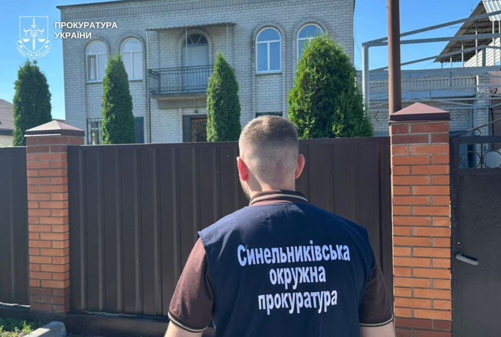 На Дніпропетровщині постануть перед судом міський голова і посадовиці соцслужб за спробу заробити на дитячому будинку (Фото)