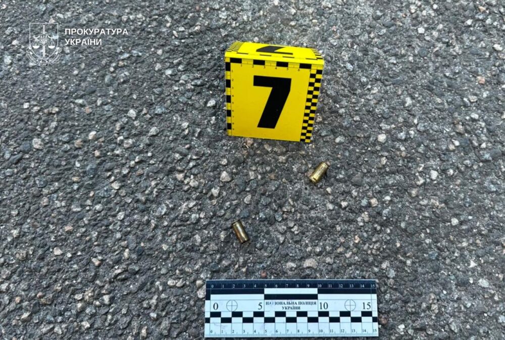 На Дніпропетровщині біля ресторану четверо чоловіків влаштували бійку зі стріляниною: є постраждалий (Відео та Фото)