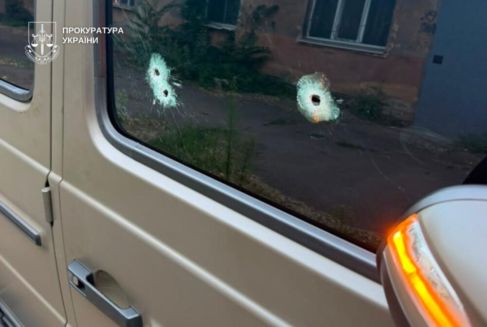 На Дніпропетровщині біля ресторану четверо чоловіків влаштували бійку зі стріляниною: є постраждалий (Відео та Фото)