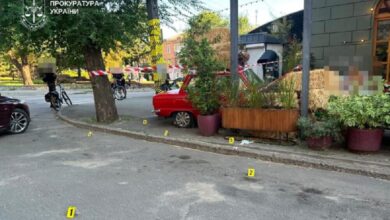 На Дніпропетровщині біля ресторану четверо чоловіків влаштували бійку зі стріляниною: є постраждалий (Відео та Фото)