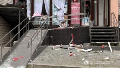 Росіяни обстріляли центр міста на Дніпропетровщині: постраждало 8 людей (Фото)