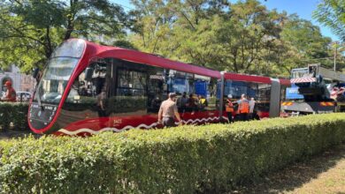 У центрі Дніпра зійшов із рейок "філатівський" низькопідлоговий трамвай (Відео та Фото)