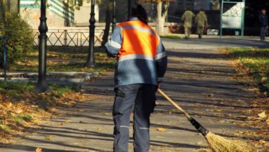У Дніпрі міськрада знайшла підрядника, який "зі знижкою" погодився прибрати вулиці у 5 районах (Фото)