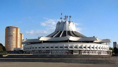 "Толока проти графіті": у Дніпрі відновлюють фасад легендарного цирку (Фото)