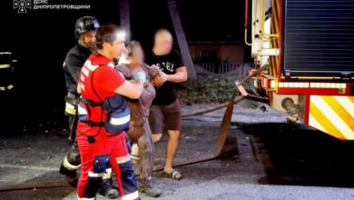 Якою була мить нічного російського удару по Дніпру та як надзвичайники рятували людей з-під завалів (Відео та Фото)