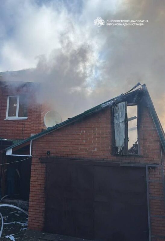 Наслідки російського удару по приватному будинку у Дніпрі: тривога в місті лунала майже 11 годин поспіль (Відео)