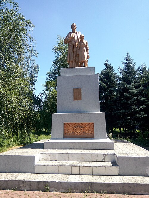У селищі на Дніпропетровщині декомунізують 8 меморіалів учасникам Другої світової війни (Фото)