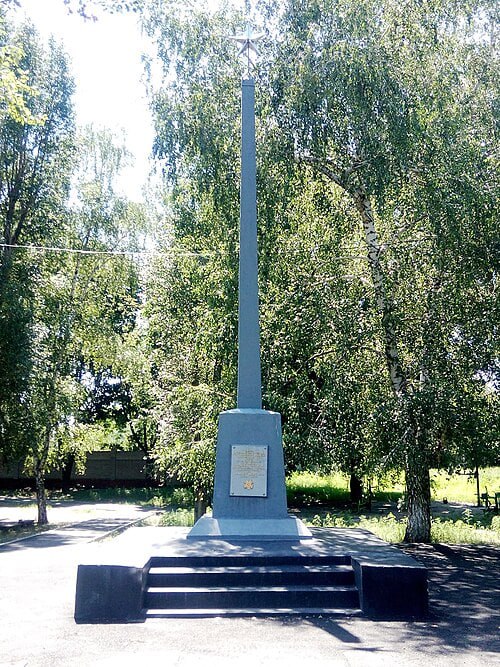 У селищі на Дніпропетровщині декомунізують 8 меморіалів учасникам Другої світової війни (Фото)
