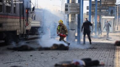 11-річного хлопчика шпиталізували у важкому стані: що відбувається на залізничному вокзалі у Дніпрі, де російський дрон убив 13 людей (Відео)